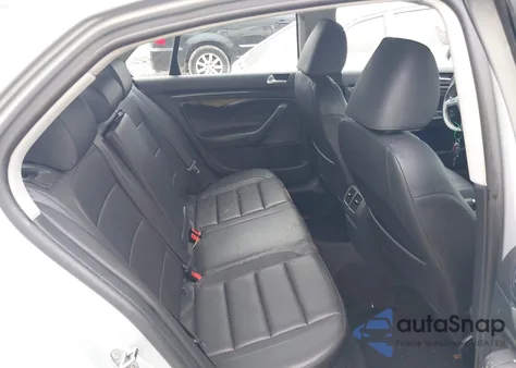 2010 Volkswagen Jetta Sel z USA, uszkodzony, nr VIN 3VWRZ7AJ2AM023529